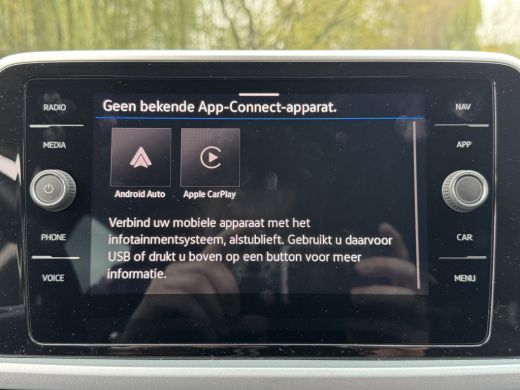 Volkswagen T-Roc TSI 115PK LIFE GOAL EDITION NAVI/CARPLAY/STOELVERWARMING FABRIEKS GARANTIE ActivLease financial lease