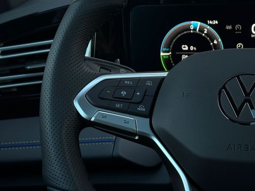 Volkswagen Tiguan R-Line Edition - eHybrid Inclusief &euro;2000,- inruilvoordeel| 'App-Connect' draadloze smartphone int... ActivLease financial lease