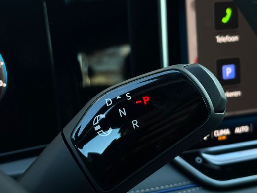 Volkswagen Tiguan R-Line Edition - eHybrid Inclusief &euro;2000,- inruilvoordeel| 'App-Connect' draadloze smartphone int... ActivLease financial lease