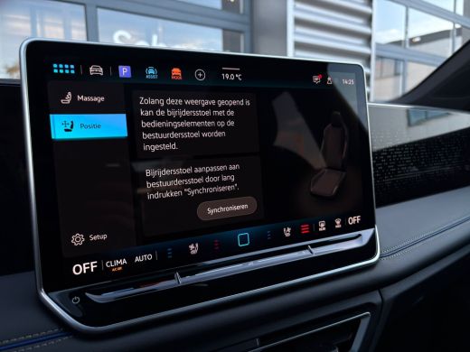 Volkswagen Tiguan R-Line Edition - eHybrid Inclusief &euro;2000,- inruilvoordeel| 'App-Connect' draadloze smartphone int... ActivLease financial lease