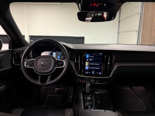 Volvo  V60 T6 AWD Recharge R-Design Adaptieve Cruise Control | Stoel en Stuurwielverwarming | Parkeercamera ... ActivLease financial lease