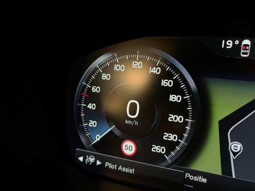 Volvo  V60 T6 AWD Recharge R-Design Adaptieve Cruise Control | Stoel en Stuurwielverwarming | Parkeercamera ... ActivLease financial lease