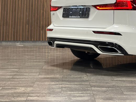 Volvo  V60 T6 AWD Recharge R-Design Trekhaak | Adaptieve Cruise Control | Stoel en Stuurwielverwarming | Par... ActivLease financial lease
