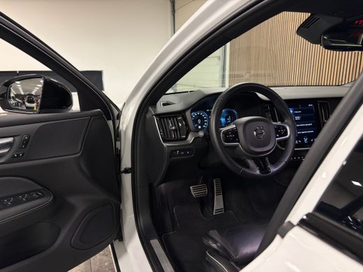 Volvo  V60 T6 AWD Recharge R-Design Trekhaak | Adaptieve Cruise Control | Stoel en Stuurwielverwarming | Par... ActivLease financial lease