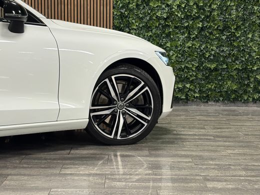 Volvo  V60 T6 AWD Recharge R-Design Trekhaak | Adaptieve Cruise Control | Stoel en Stuurwielverwarming | Par... ActivLease financial lease