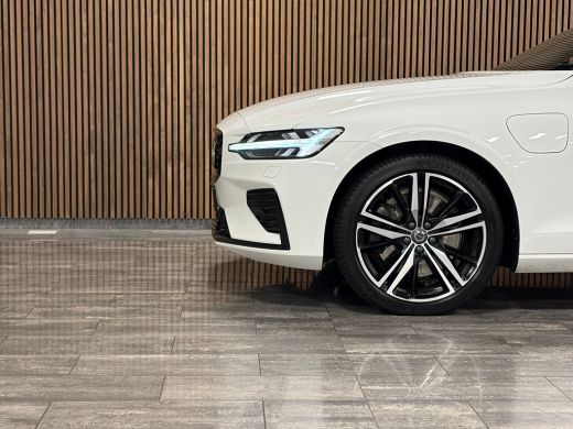 Volvo  V60 T6 AWD Recharge R-Design Trekhaak | Adaptieve Cruise Control | Stoel en Stuurwielverwarming | Par... ActivLease financial lease