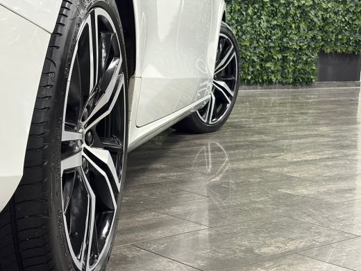 Volvo  V60 T6 AWD Recharge R-Design Trekhaak | Adaptieve Cruise Control | Stoel en Stuurwielverwarming | Par... ActivLease financial lease