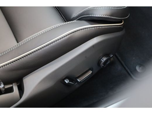 Volvo  XC60 T6 350PK AWD Plus Black Edition | Facelift | Pano-dak | Premium Pack | Lighting Pack ActivLease financial lease