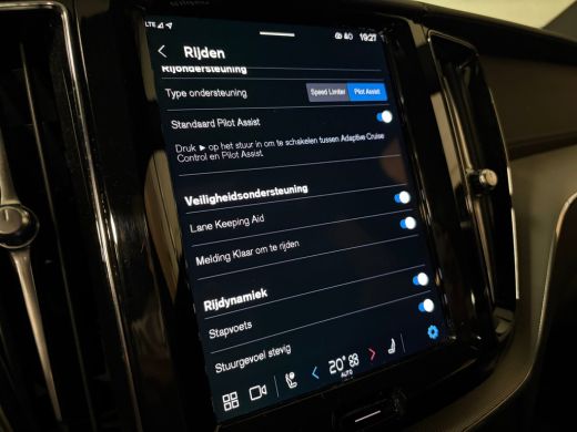 Volvo  XC60 T6 AWD Recharge Ultra Bright 360&deg; Camera | Michelin Cross Climate banden | Head-Up Display | Harm... ActivLease financial lease