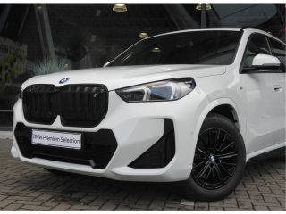 BMW iX1 xDrive30 M Sport / Sportstoelen / Achteruitrijcamera / M Adaptief onderstel / Comfort Access / Ad...