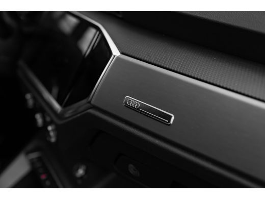 Audi Q3 45 TFSI e S Edition 245PK | Camera achter | Stoelverw. voor | Comfort sleutel | Matrix LED Koplampen ActivLease financial lease