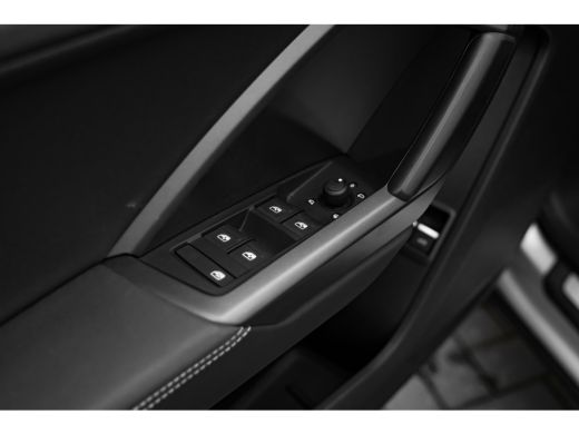 Audi Q3 45 TFSI e S Edition 245PK | Camera achter | Stoelverw. voor | Comfort sleutel | Matrix LED Koplampen ActivLease financial lease