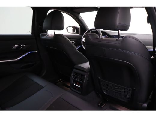 BMW 3 Serie Touring 318i M Sport Automaat / Sportstoelen / M Sportonderstel / LED / Live Cockpit Professional... ActivLease financial lease