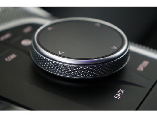 BMW 3 Serie Touring 318i M Sport Automaat / Sportstoelen / M Sportonderstel / LED / Live Cockpit Professional... ActivLease financial lease