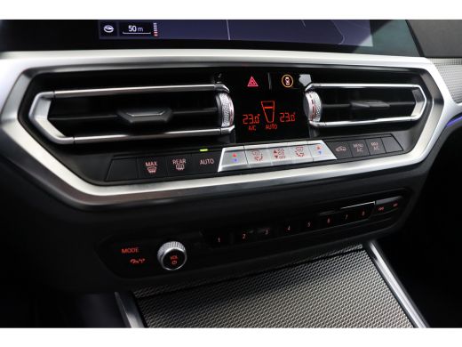 BMW 3 Serie Touring 318i M Sport Automaat / Sportstoelen / M Sportonderstel / LED / Live Cockpit Professional... ActivLease financial lease