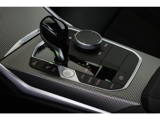 BMW 3 Serie Touring 318i M Sport Automaat / Sportstoelen / M Sportonderstel / LED / Live Cockpit Professional... ActivLease financial lease