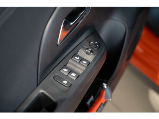 Opel Corsa-e Elegance 50 kWh | Apple Carplay & Android Auto | Climate Controle | Parkeersensoren | Bluetooth |... ActivLease financial lease