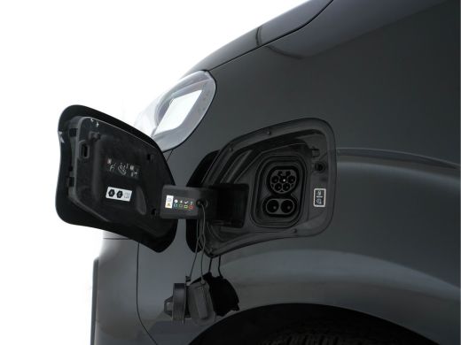 Opel Vivaro-e L2H1 Innovation 50 kWh 3-Pers [ 3-Fase-11kW ] {SOH-93%} Aut. *LEATHER | NAVI-FULLMAP | CAMERA | A... ActivLease financial lease