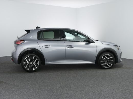 Peugeot 208 GT | Armsteunen op de voorportieren bekleed met kunstleder met groen sierstiksel (GT-Line) | Clim... ActivLease financial lease