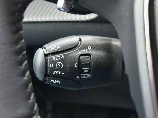 Peugeot 208 Hybrid 100 e-DCS6 Allure Cruise control | Voor en achter parkeersensoren | Apple carplay & Androi... ActivLease financial lease