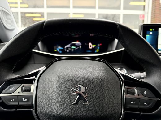 Peugeot e-2008 EV Allure Pack 50 kWh Camera, Carplay, Stoelverwarming ActivLease financial lease