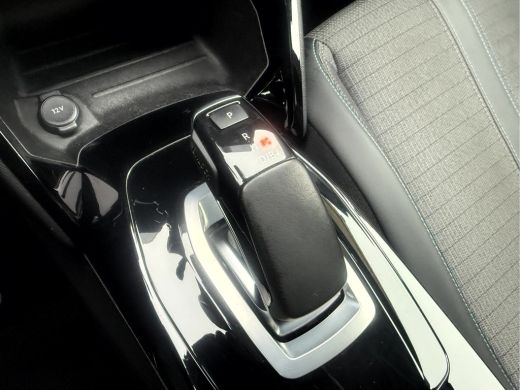 Peugeot e-2008 EV Allure Pack 50 kWh Camera, Carplay, Stoelverwarming ActivLease financial lease