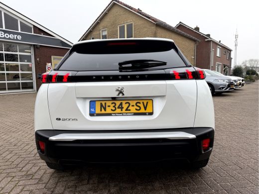 Peugeot e-2008 EV Allure Pack 50 kWh Camera, Carplay, Stoelverwarming ActivLease financial lease