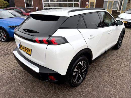 Peugeot e-2008 EV Allure Pack 50 kWh Camera, Carplay, Stoelverwarming ActivLease financial lease