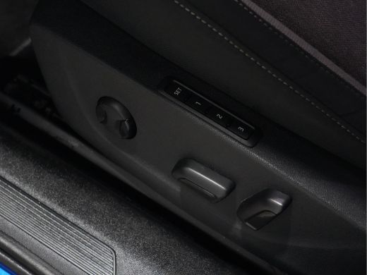 Skoda Enyaq iV Enyaq 80 204pk First Edition Panorama Wegkl. trekhaak Navigatie Stoel/Stuurverwarming 244 ActivLease financial lease