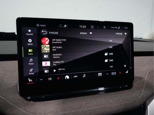 Skoda Enyaq iV Enyaq 80 204pk First Edition Panorama Wegkl. trekhaak Navigatie Stoel/Stuurverwarming 244 ActivLease financial lease