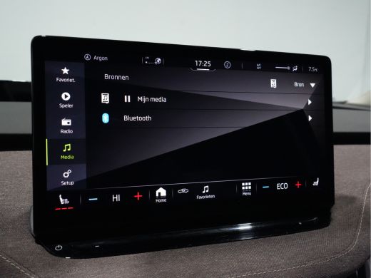 Skoda Enyaq iV Enyaq 80 204pk First Edition Panorama Wegkl. trekhaak Navigatie Stoel/Stuurverwarming 244 ActivLease financial lease