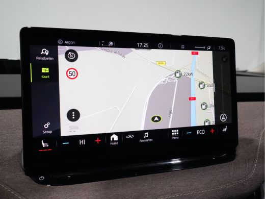 Skoda Enyaq iV Enyaq 80 204pk First Edition Panorama Wegkl. trekhaak Navigatie Stoel/Stuurverwarming 244 ActivLease financial lease