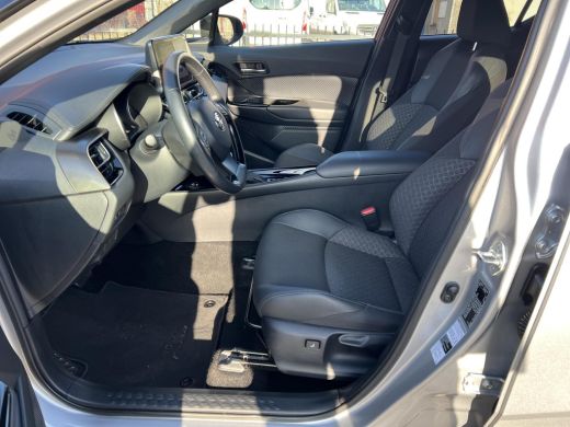 Toyota C-HR 1.8 Hybrid Bi-Tone ActivLease financial lease