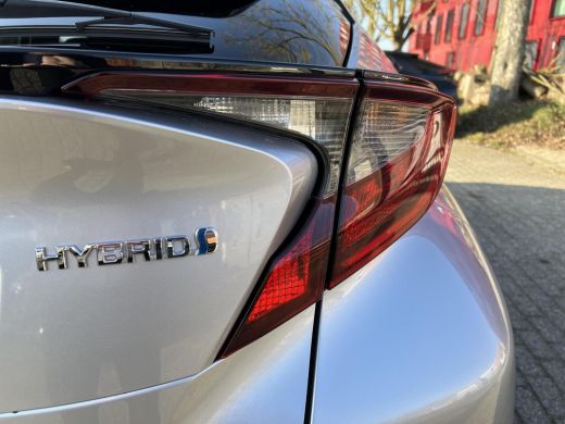 Toyota C-HR 1.8 Hybrid Bi-Tone ActivLease financial lease