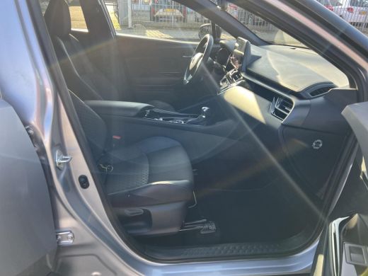 Toyota C-HR 1.8 Hybrid Bi-Tone ActivLease financial lease