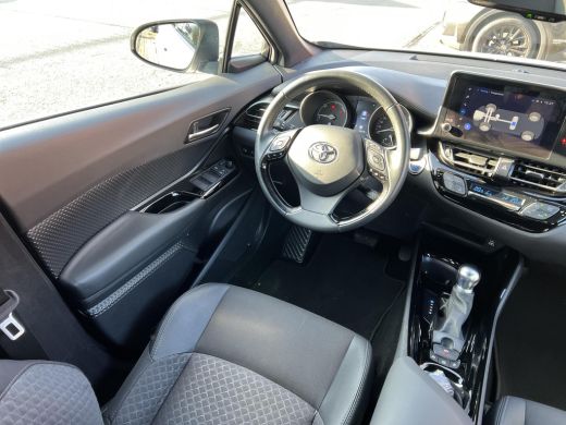 Toyota C-HR 1.8 Hybrid Bi-Tone ActivLease financial lease