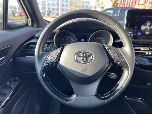 Toyota C-HR 1.8 Hybrid Bi-Tone ActivLease financial lease