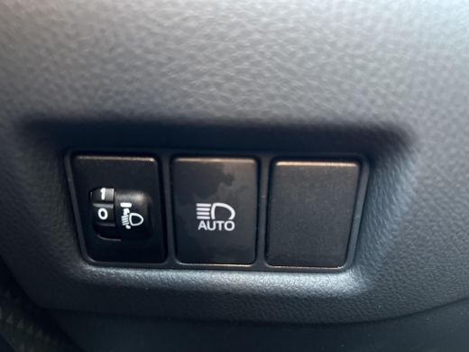 Toyota C-HR 1.8 Hybrid Bi-Tone ActivLease financial lease