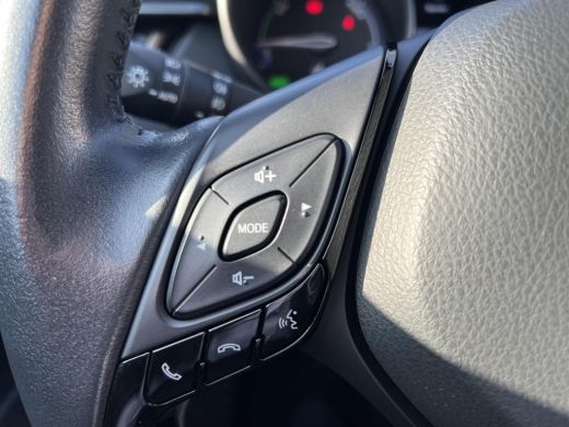 Toyota C-HR 1.8 Hybrid Bi-Tone ActivLease financial lease