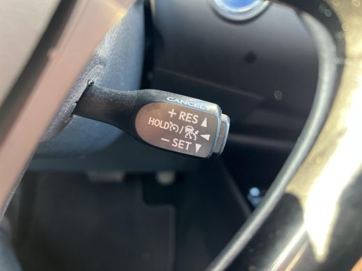 Toyota C-HR 1.8 Hybrid Bi-Tone ActivLease financial lease