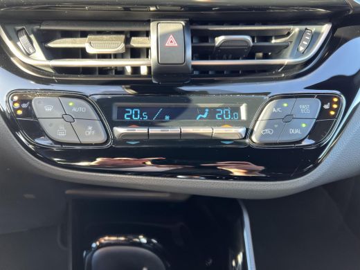 Toyota C-HR 1.8 Hybrid Bi-Tone ActivLease financial lease