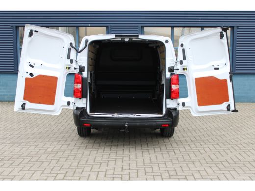 Toyota ProAce L2 2.0 D-4D Challenger | TREKHAAK | BETIMMERING LAADRUIMTE | APPLE CARPLAY/ANDROID AUTO | ActivLease financial lease