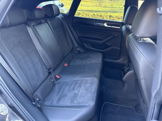 Volkswagen Arteon eHYBRID 218PK DSG R-LINE BUSINESS+ TREKHAAK/360CAMERA/IQ-LIGHT ActivLease financial lease