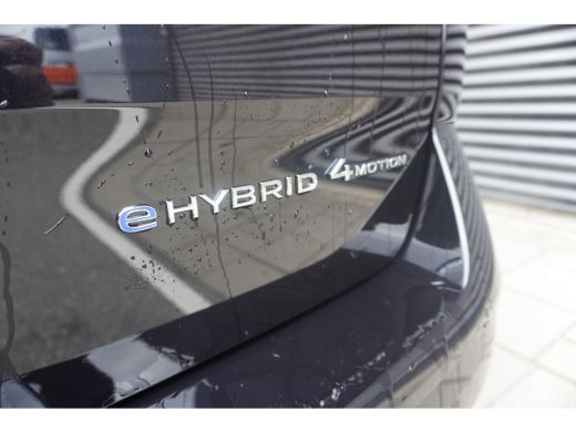 Volkswagen Multivan 1.5 eHybrid L2 Bulli Edition 4-Motion, IQ Light koplampen, 7-persoons Vis-a-Vis, Navigatie, Trekhaak ActivLease financial lease