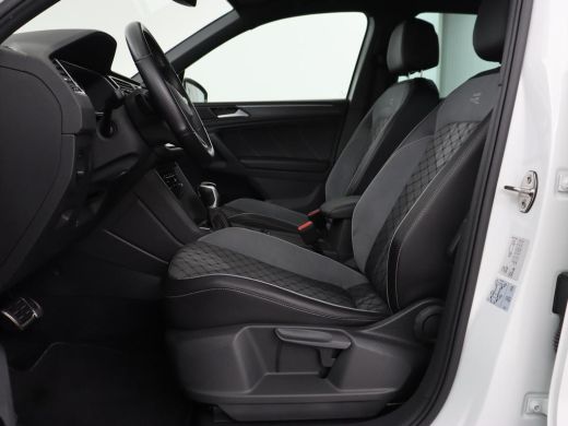 Volkswagen Tiguan 1.4 TSI eHybrid R Line | Trekhaak | Matrix LED | Carplay | Adaptive cruise | Park Assist | Naviga... ActivLease financial lease