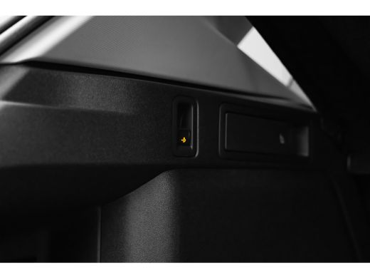 Volkswagen Tiguan Life Edition - eHybrid Inclusief &euro;2000,- inruilvoordeel | 'App-Connect' draadloze smartphone inte... ActivLease financial lease