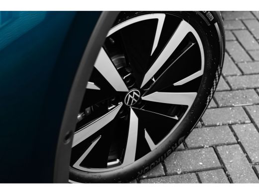 Volkswagen Tiguan Life Edition - eHybrid Inclusief &euro;2000,- inruilvoordeel | 'App-Connect' draadloze smartphone inte... ActivLease financial lease