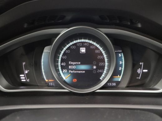 Volvo  V40 2.0 D2 120 PK EURO 6 + NAVIGATIE Volvo V40 2.0 D2 + NAVIGATIE | DIGITALE COCKPIT | CRUISE CONTROL ActivLease financial lease