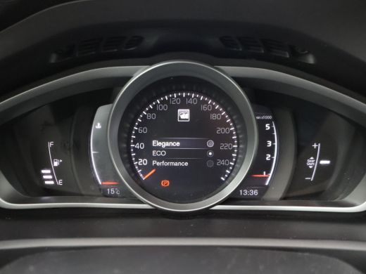 Volvo  V40 2.0 D2 120 PK EURO 6 + NAVIGATIE Volvo V40 2.0 D2 + NAVIGATIE | DIGITALE COCKPIT | CRUISE CONTROL ActivLease financial lease