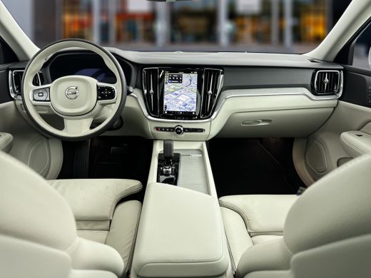 Volvo  V60 B4 Plus Dark | 19" | Panoramadak | Full LED | Getint Glas | Elektr. verst. Stoelen | Adaptieve Cr... ActivLease financial lease